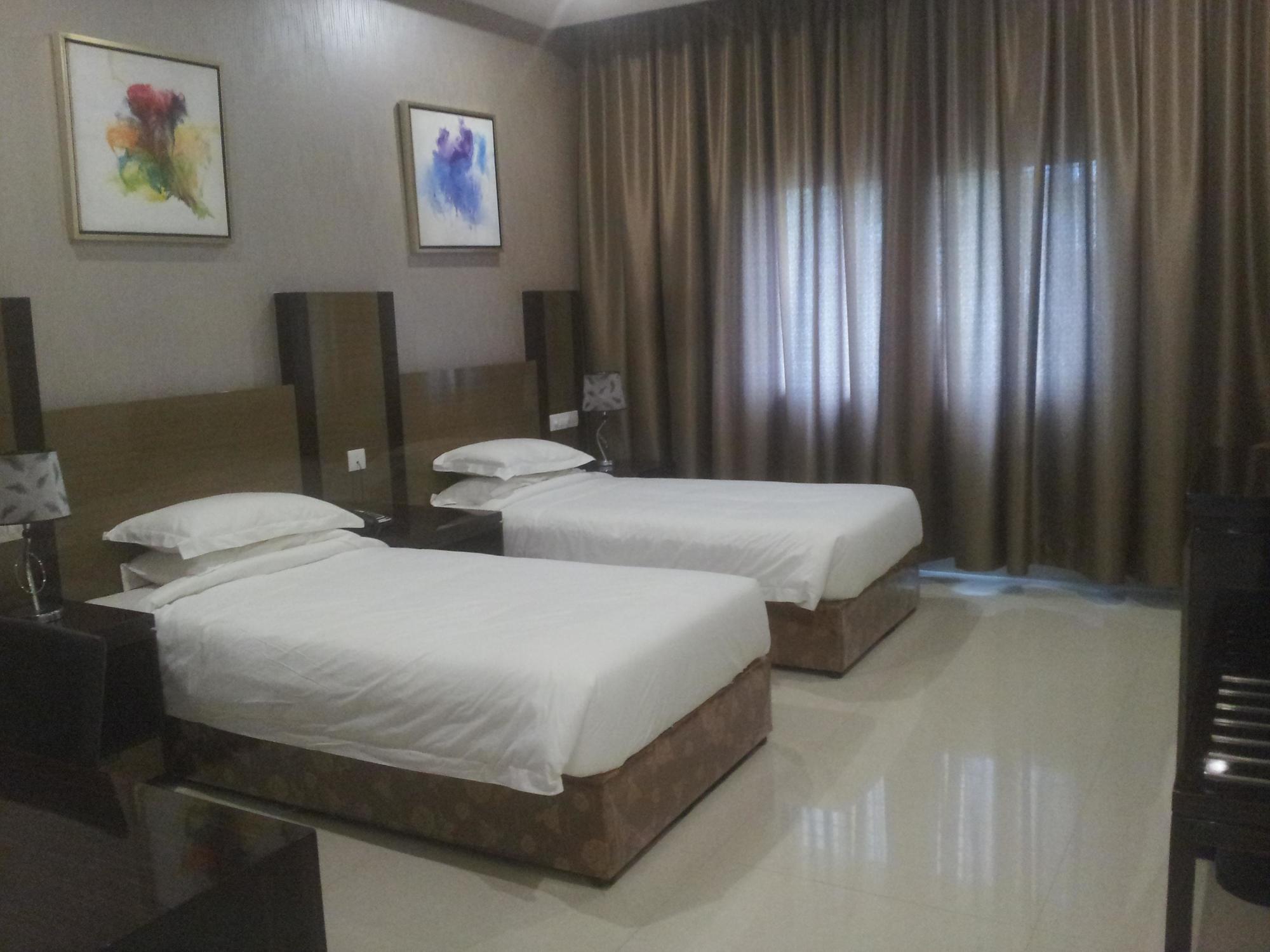 Saffron Hotel Jalna Экстерьер фото